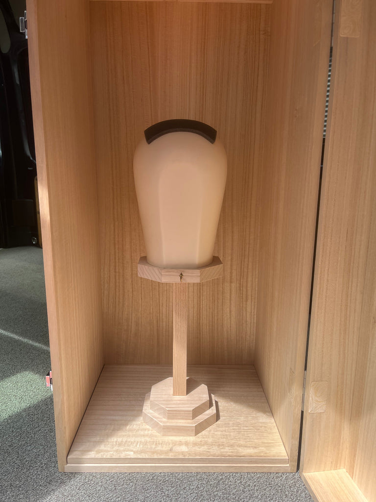 「伝統と誇りを支える特注桐箱――おすべらかし用桐箱、箱長で受注」